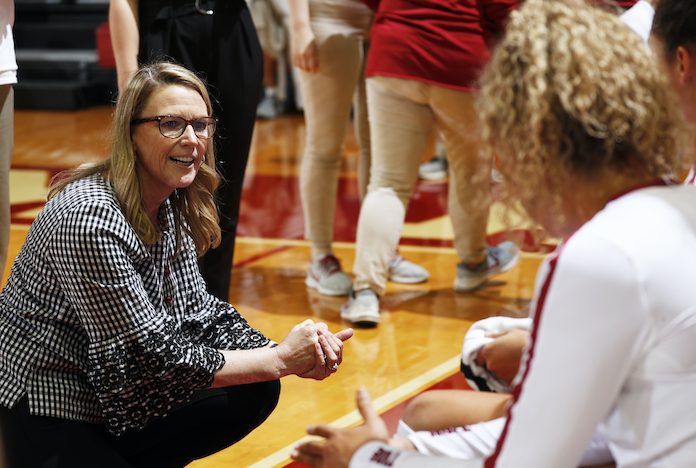Alabama coach Lindsey Devine